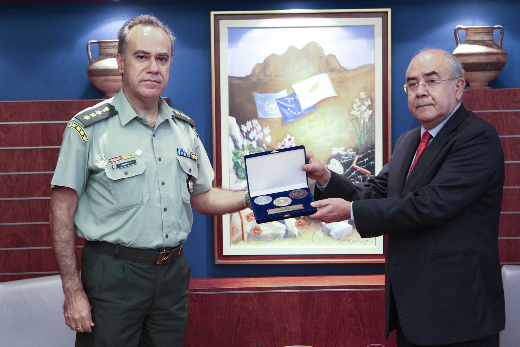 Ο Πρόεδρος της Βουλής δέχθηκε το Διοικητή της ΕΛΔΥΚ, με την ευκαιρία της αναχώρησής του από την Κύπρο - 1/8/2014