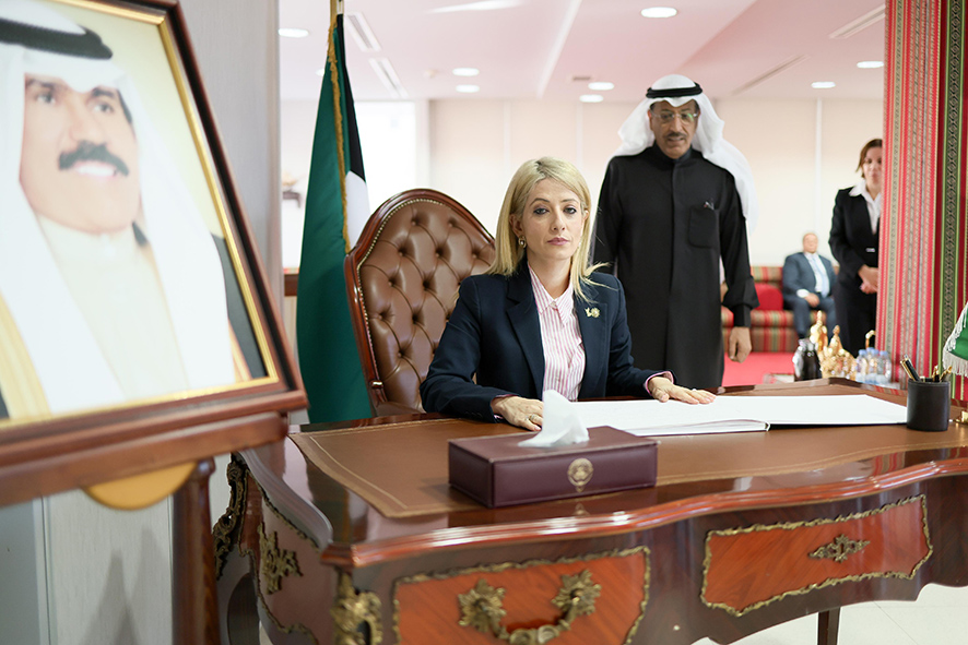 Η Πρόεδρος της Βουλής υπέγραψε το βιβλίο συλλυπητηρίων για το θάνατο του Εμίρη του Κουβέιτ - 19/12/2023